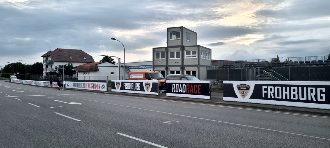 Bandenwerbung Start/Ziel